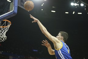 包含库里迎来二十赛季出色发挥，澳大利亚队观众热烈欢呼！比赛高潮迭起的词条-九游官方平台